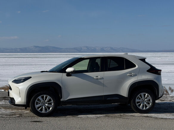 2022 Toyota Yaris Cross I, белый, 1690000 рублей - вид 4
