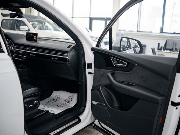 2017 Audi Q7 II (4M), белый, 4372000 рублей - вид 22