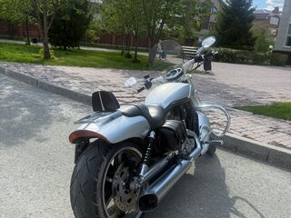 2009 Harley-Davidson V-Rod Muscle, серебристый, 1300000 рублей, вид 3