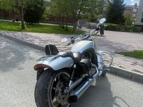 2009 Harley-Davidson V-Rod Muscle, серебристый, 1300000 рублей, вид 3