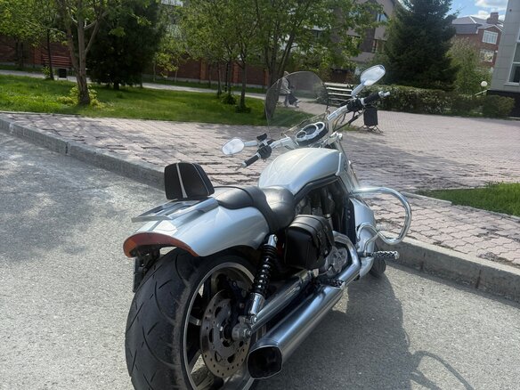 2009 Harley-Davidson V-Rod Muscle, серебристый, 1300000 рублей - вид 2