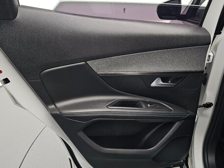 2022 Peugeot 3008 II Рестайлинг, белый, 1840000 рублей, вид 5