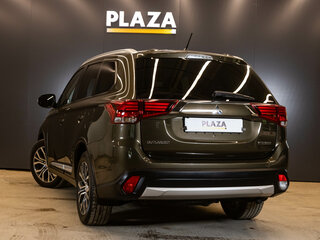 2015 Mitsubishi Outlander III Рестайлинг 2, коричневый, 1679000 рублей, вид 3