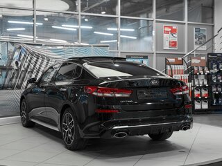 2019 Kia Optima IV Рестайлинг, чёрный, 1849000 рублей, вид 4