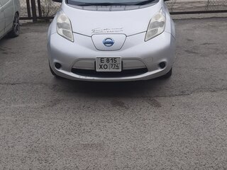 2011 Nissan Leaf I (ZE0/AZE0), серебристый, 680000 рублей, вид 1
