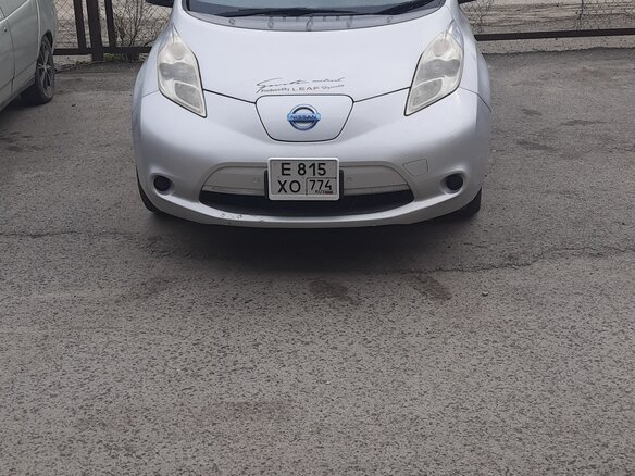 2011 Nissan Leaf (EM61) I (ZE0/AZE0), серебристый, 660000 рублей