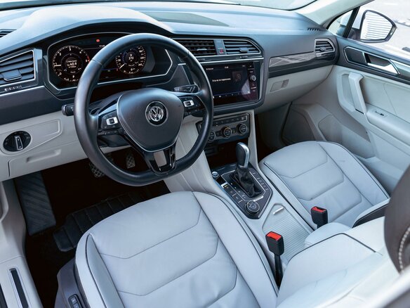 2018 Volkswagen Tiguan II, белый, 2275000 рублей - вид 12