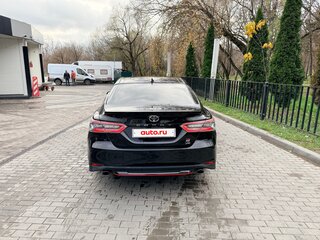 2021 Toyota Camry VIII (XV70) Рестайлинг, чёрный, 3400000 рублей, вид 4