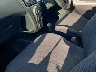 2010 Toyota Vitz II (XP90), серебристый, 650000 рублей, вид 5
