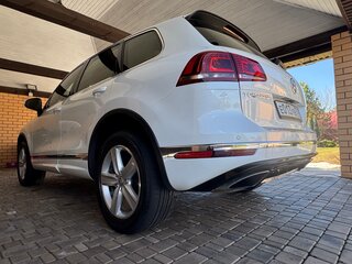 2016 Volkswagen Touareg II Рестайлинг, белый, 3999999 рублей, вид 3