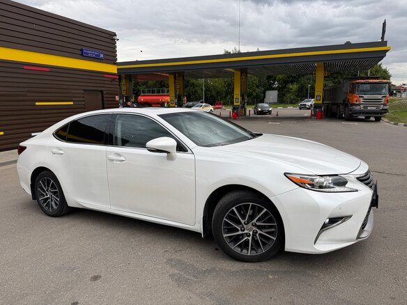 2017 Lexus ES 250 VI Рестайлинг, белый, 2699999 рублей - вид 6