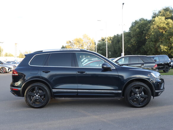 2016 Volkswagen Touareg II Рестайлинг, синий - вид 3