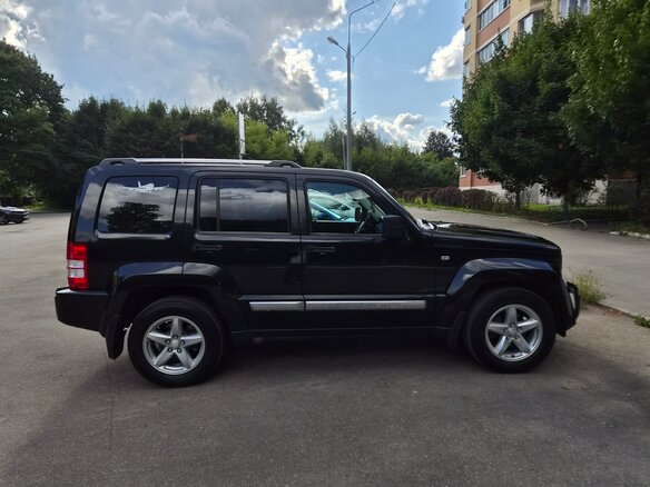 2011 Jeep Cherokee IV (KK), чёрный, 2000000 рублей - вид 5