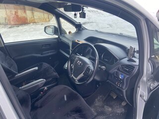 2014 Toyota Noah III (R80), серебристый, 1850000 рублей, вид 4