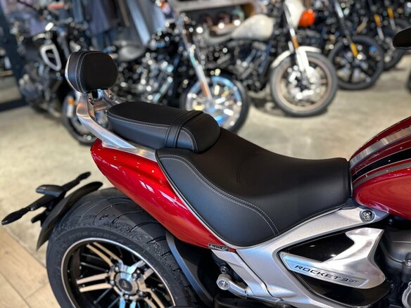 2023 Triumph Rocket 3, красный, 2990000 рублей - вид 21