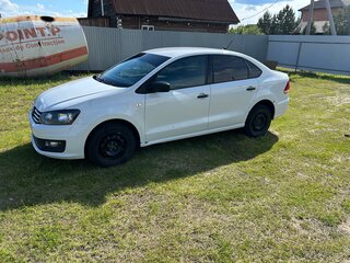 2017 Volkswagen Polo V Рестайлинг, белый, 900000 рублей, вид 1