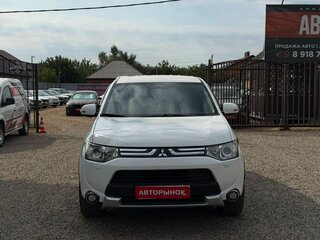 2014 Mitsubishi Outlander III Рестайлинг, белый, 1550000 рублей, вид 4
