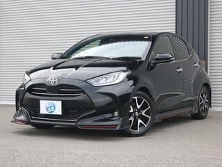 2022 Toyota Yaris IV, чёрный, 1100001 рублей, вид 3