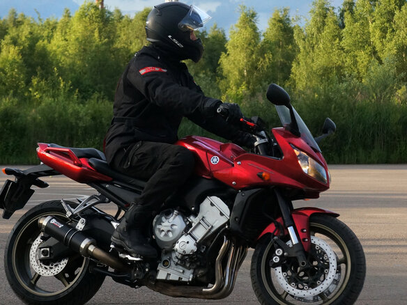 2010 Yamaha FZ1, красный, 640000 рублей