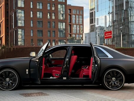 2023 Rolls-Royce Ghost Black Badge II (Series I), чёрный, 31050000 рублей, вид 3