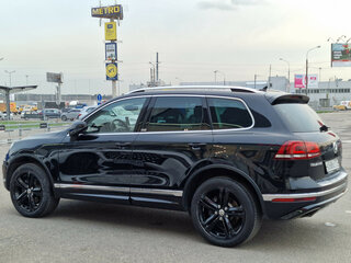 2017 Volkswagen Touareg II Рестайлинг, чёрный, 6750000 рублей, вид 1