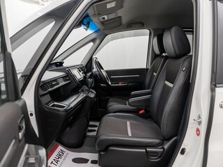 2017 Honda Stepwgn Spada V, белый, 1935000 рублей, вид 5