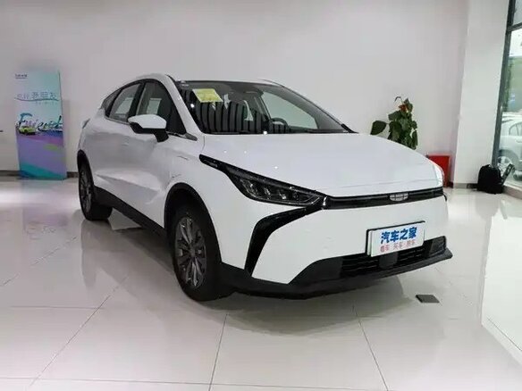 2026 Geely Geometry M6 53 kWh, серый - вид 2