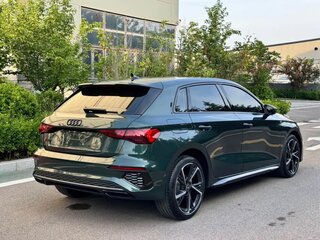 2023 Audi A3 Sportback 35 TFSI IV (8Y), зелёный, 2603906 рублей, вид 4