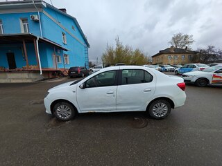 2017 Renault Logan II, белый, 385000 рублей, вид 4