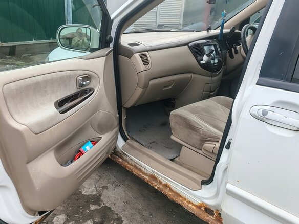 2001 Mazda MPV II (LW), белый, 220000 рублей - вид 6