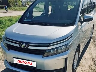 2017 Toyota Voxy III (R80), серебристый, 1950000 рублей, вид 3