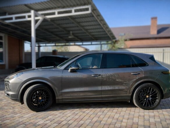 2019 Porsche Cayenne III, серый, 6200000 рублей - вид 4