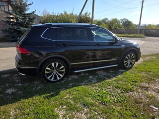 2021 Volkswagen Tiguan Allspace II, чёрный, 3700000 рублей, вид 4