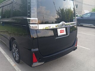 2019 Toyota Voxy III (R80) Рестайлинг, чёрный, 2600000 рублей, вид 4
