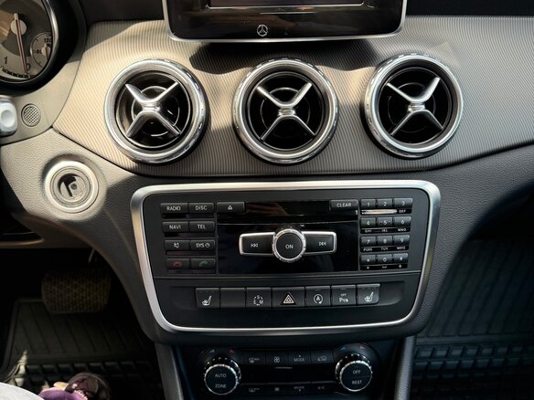 2015 Mercedes-Benz GLA 200 I (X156), коричневый, 2500000 рублей - вид 18