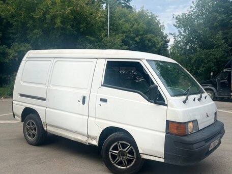 1999 Mitsubishi Delica, белый, 645000 рублей, вид 4
