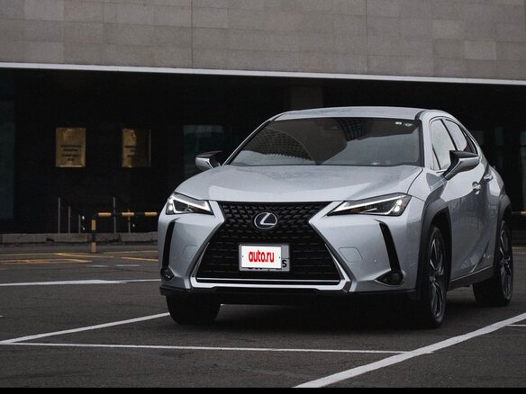 2020 Lexus UX 260h I, серебристый, 3000000 рублей