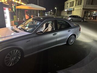2004 Mercedes-Benz E-Класс 320 III (W211, S211), серебристый, 1000000 рублей, вид 4