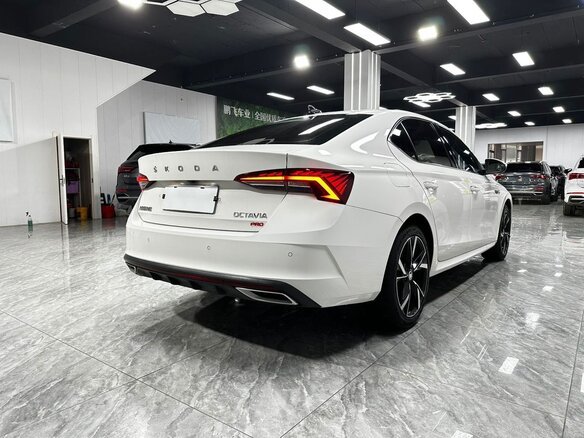 2022 Skoda Octavia IV (A8), белый - вид 1