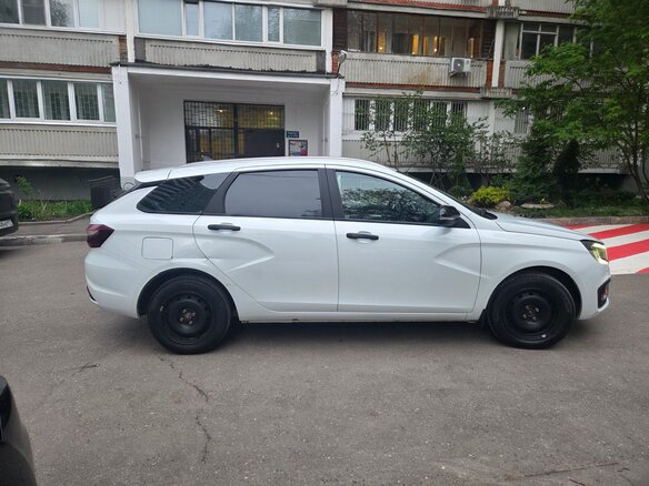 2024 Lada (ВАЗ) Vesta SW I Рестайлинг (NG), белый, 1150000 рублей - вид 1