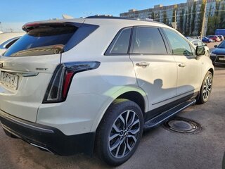 2021 Cadillac XT5 I Рестайлинг, белый, 4200000 рублей, вид 3