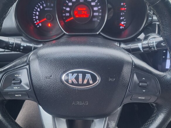 2013 Kia Rio 4-speed III, белый, 850000 рублей - вид 6