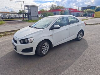 2015 Chevrolet Aveo II, белый, 600000 рублей, вид 1