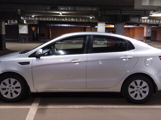 2014 Kia Rio 6-speed III, белый, 800000 рублей, вид 2