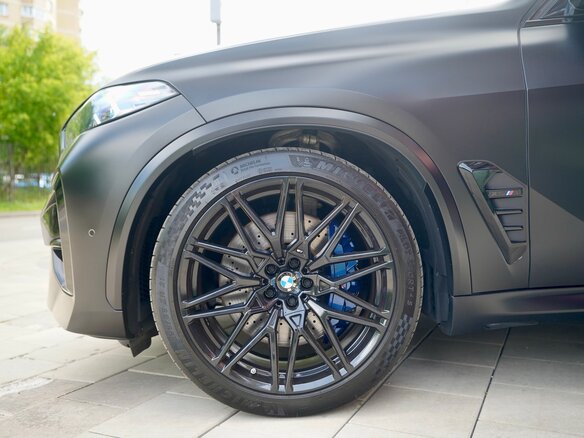 2023 BMW X5 M Competition III (F95) Рестайлинг, чёрный - вид 13