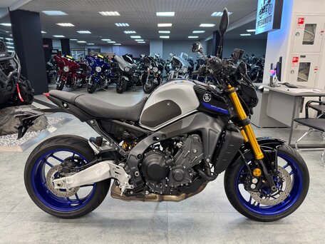 2022 Yamaha MT-09 (FZ-09), серый, 1190000 рублей, вид 1