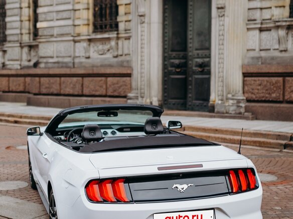 2017 Ford Mustang VI Рестайлинг, белый, 2250000 рублей - вид 14
