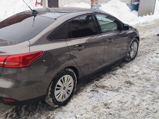 2017 Ford Focus III Рестайлинг, коричневый, 990000 рублей, вид 3
