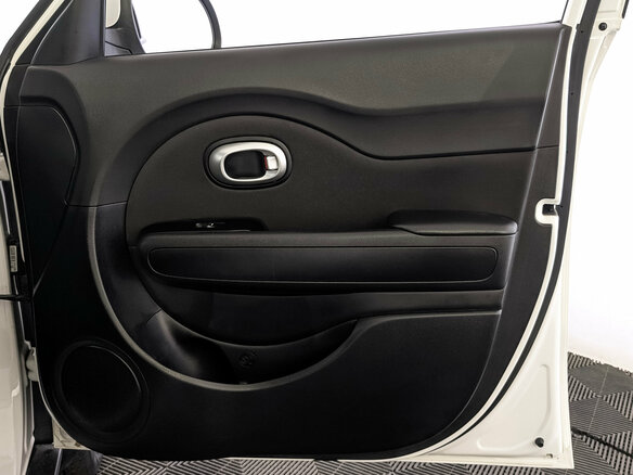 2019 Kia Soul II Рестайлинг, белый - вид 24