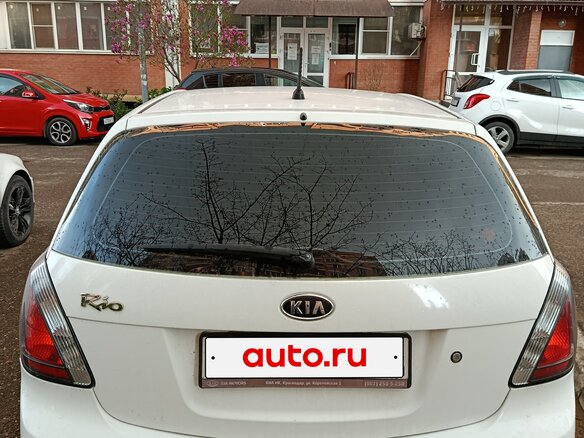 2010 Kia Rio II Рестайлинг, белый, 705000 рублей - вид 1